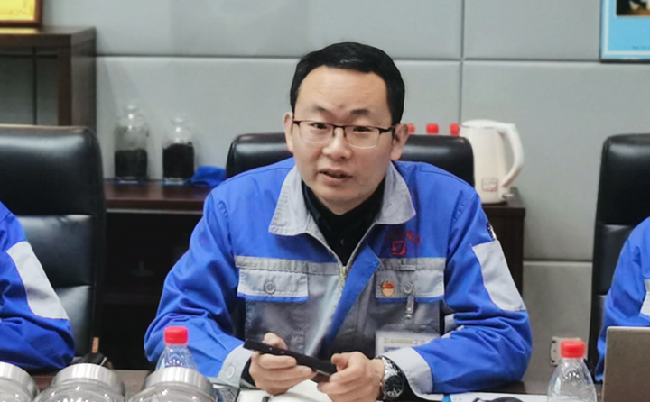 技術(shù)部部長張波與營銷人員分享2020年顆粒機設(shè)備和粉碎機設(shè)備改進點以及對2021年大型粉碎設(shè)備、牛糞顆粒爐設(shè)備的技術(shù)參數(shù)、選型、及工藝流程進行講解培訓(xùn).jpg