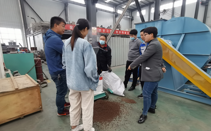 客戶對飼料顆粒機的制粒效果很滿意.jpg 客戶對飼料顆粒機的制粒效果很滿意.jpg